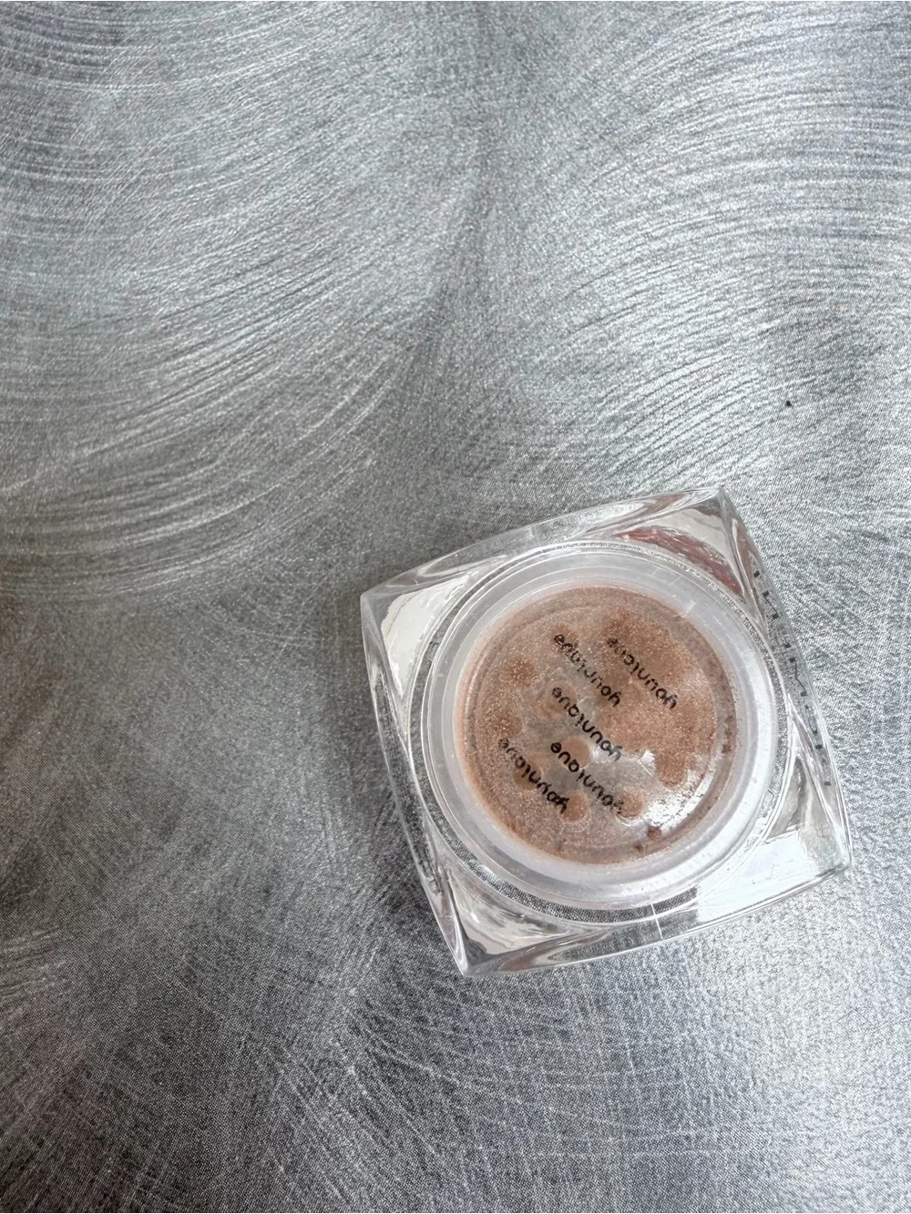 Younique Pigment - Irresistible (Black Packaging)